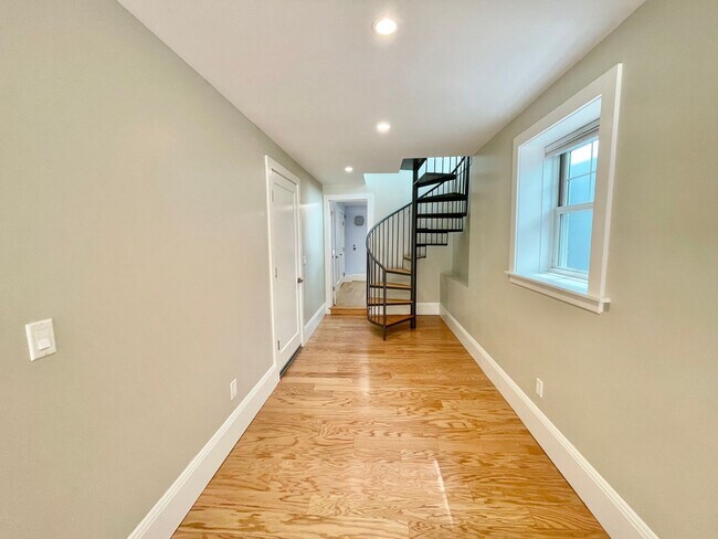 Building Photo - Westwood Park - Stunning 3BR+ / 2 BA Home w/Fabulous Back Yard! - PROGRESSIVE