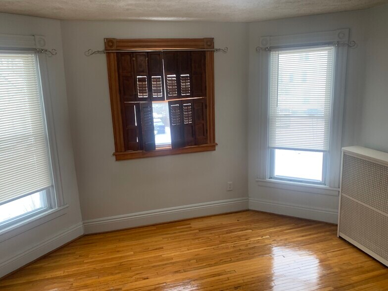 Building Photo - 9 Sumner Park