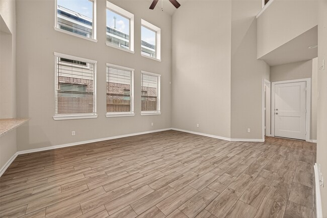 Building Photo - 10549 Wild Chives