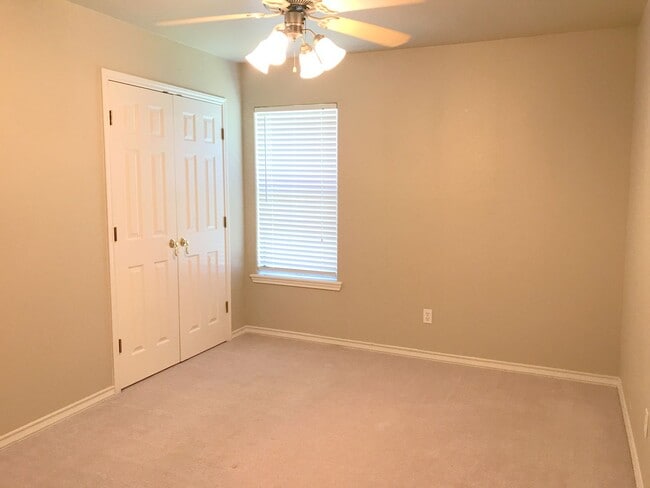 Building Photo - 15313 Guadalupe River Dr