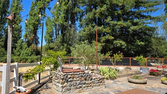 Building Photo - 125 Adobe Rd