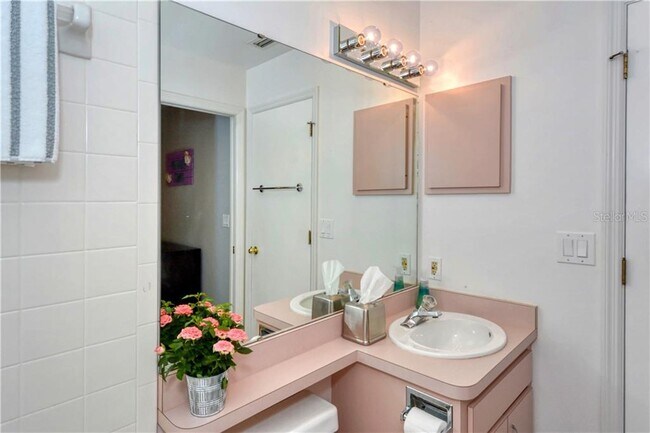 Building Photo - 220 Chartley Ct N