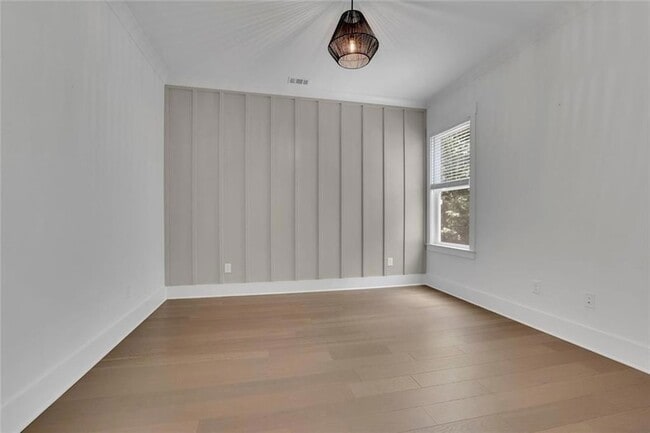 Building Photo - 6181 Shoreland Cir