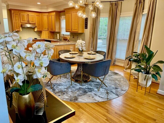 Building Photo - Port Warwick Luxury attached Home