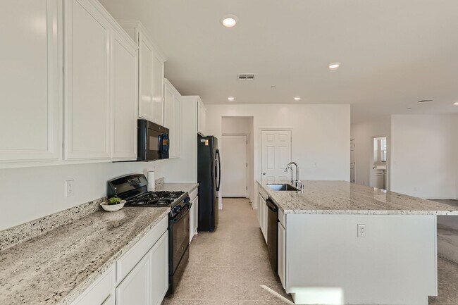 Building Photo - Beautiful 4 bed, 4.5 bath, 3 car garage with full casita!