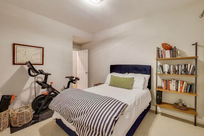 Building Photo - 1529 N Mohawk St