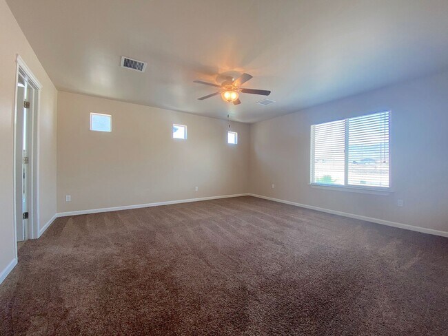 Building Photo - Gorgeous 4bed/3.5bath with 2 Master Bedrooms!