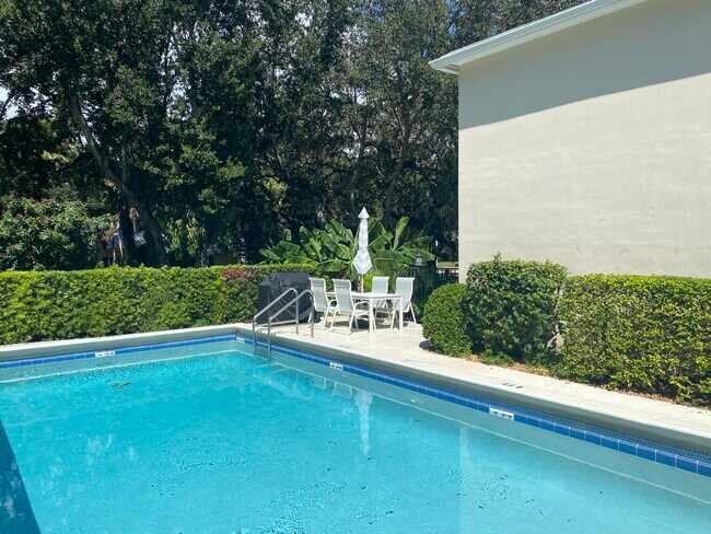 Building Photo - 800 Coquina Ln