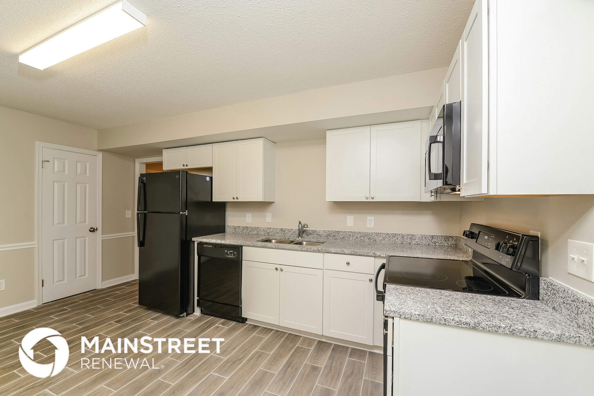 Building Photo - 405 Woodlake Dr