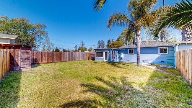 Building Photo - Gated and fully remodeled 1 bedroom 1 bath...