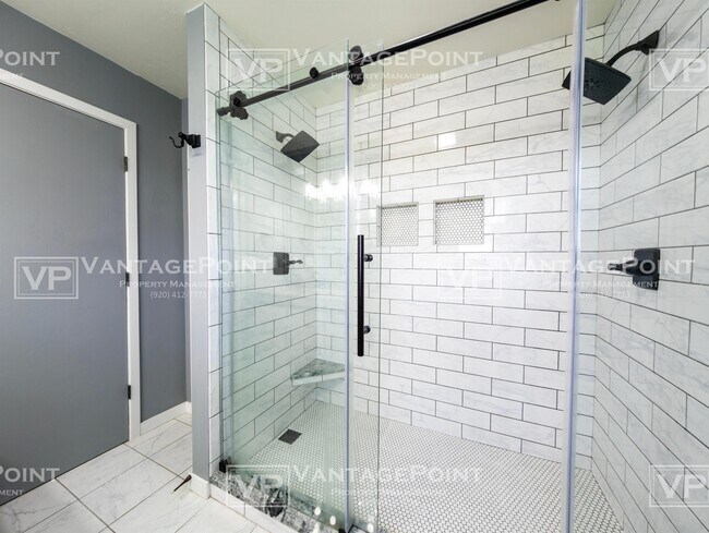 Building Photo - 515 Winding Waters Way