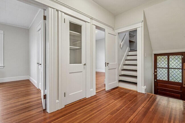 Building Photo - 1154 Anderson Ave