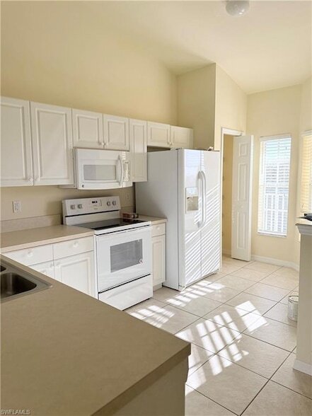 Building Photo - 9175 Celeste Dr