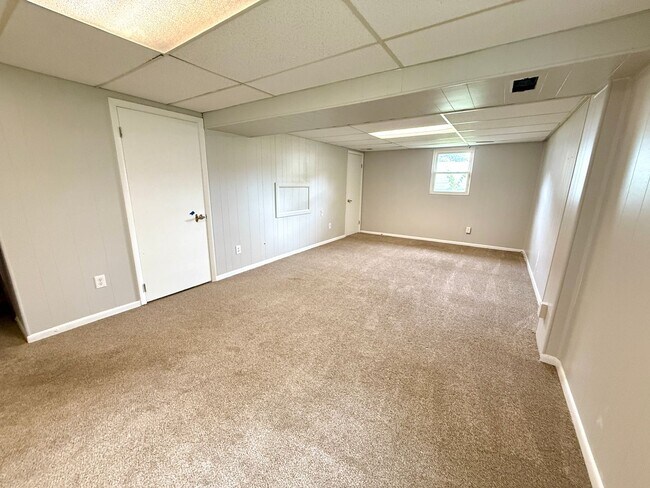 Building Photo - 575 W Market St