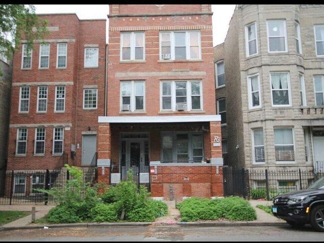 Primary Photo - 1424 N Maplewood Ave