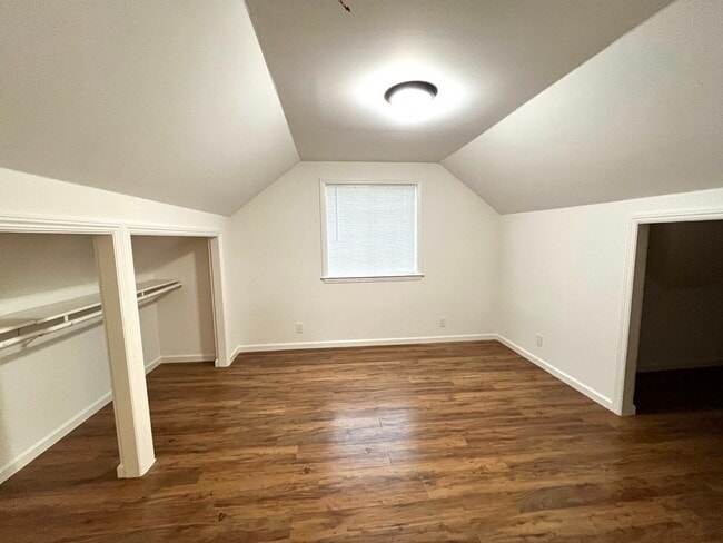 Building Photo - Charming 4 Bedroom Home Located in Lomita Park Neighborhood