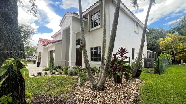 Building Photo - 522 SW 200th Terrace