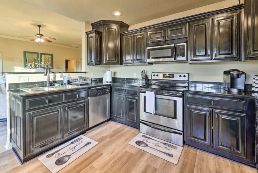 Building Photo - 450 Remson Ln