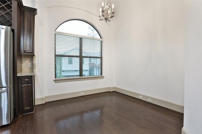 Building Photo - 1805 W 24th St