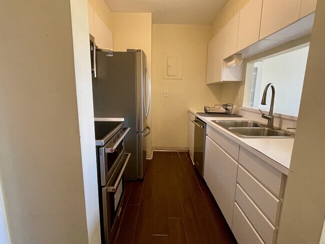 Building Photo - 127 Greyrock Pl
