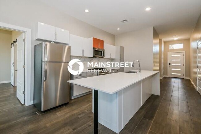 Building Photo - 4 Bedroom Pet-Friendly Home in Oklahoma City, OK with Main Street Renewal
