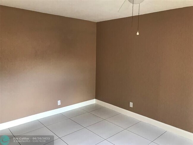 Building Photo - 8424 NW 23rd Manor