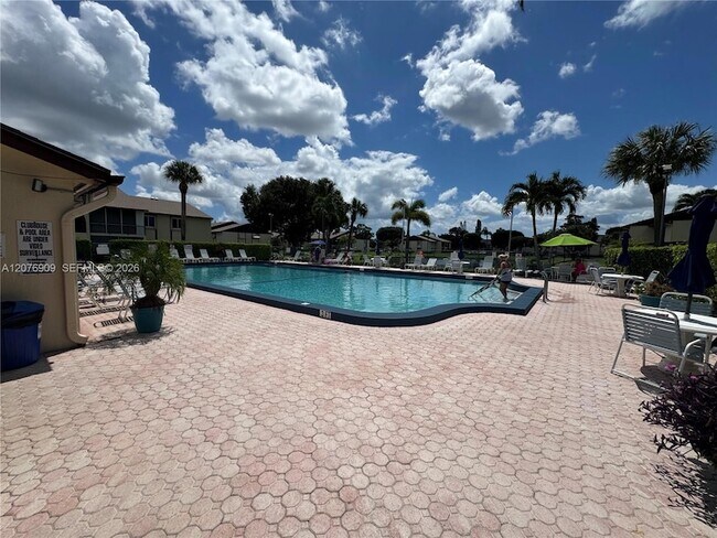 Building Photo - 5773 La Pinata Blvd