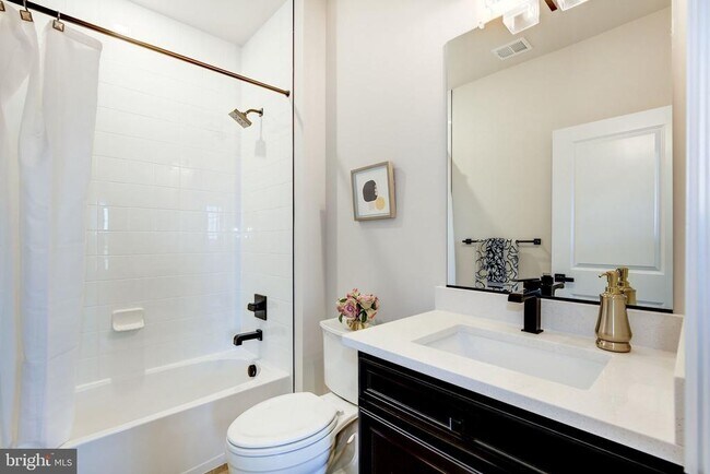 Building Photo - 6547 Clubhouse Dr