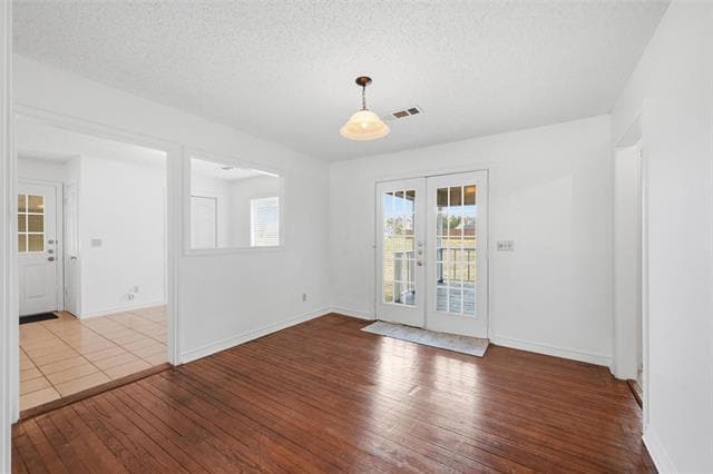 Building Photo - 910 N Powell Pkwy