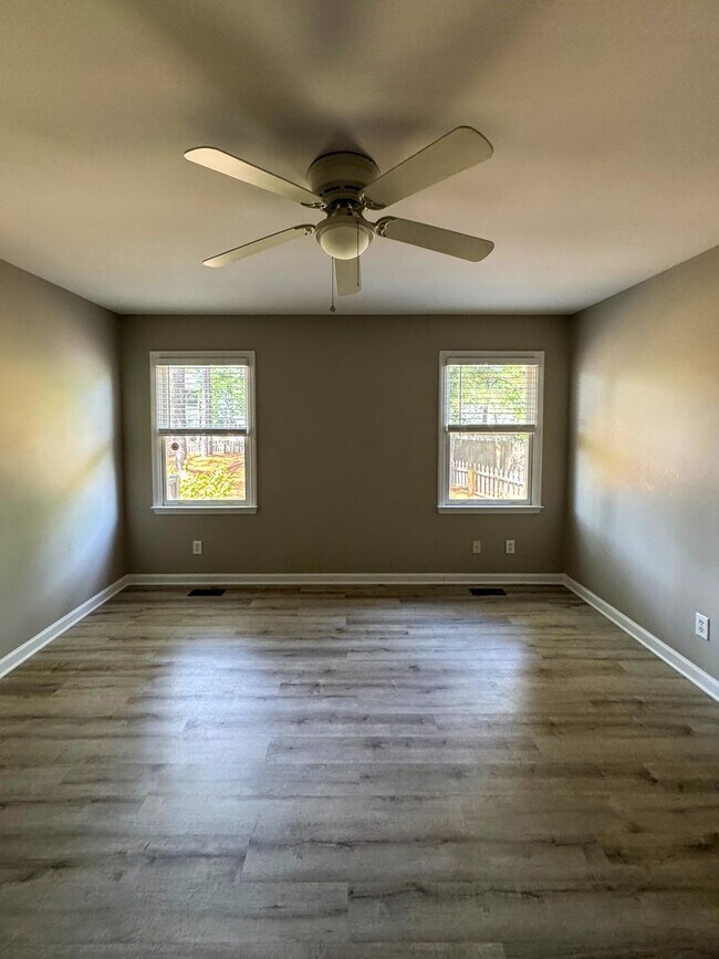 Building Photo - Charming 4 Bed 2 Bath Home in Jack Britt