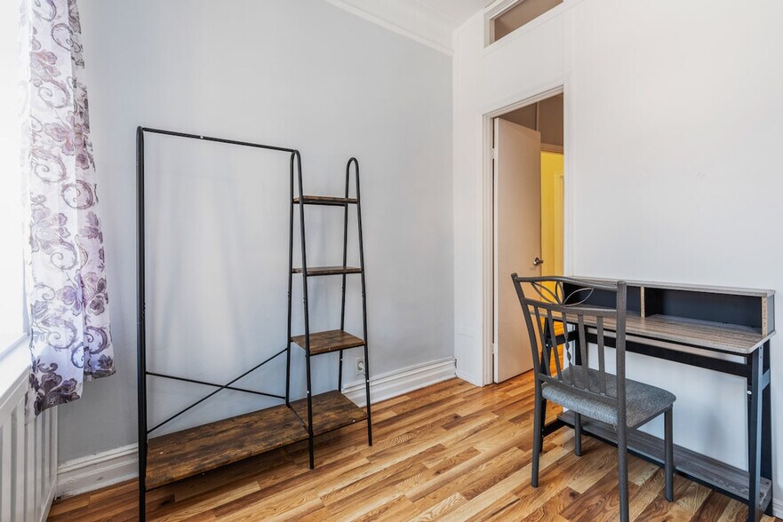 Building Photo - 414 W 46th St