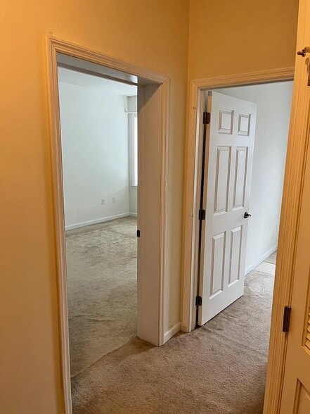 Building Photo - 4461 Riverview Ln