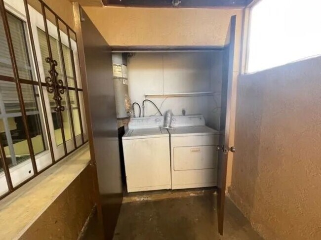 Building Photo - LOCATION & PRIVACY! Spacious 3 br Condo wi...