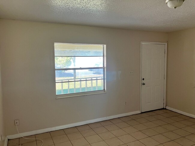 Building Photo - 39500 Lincoln Ave