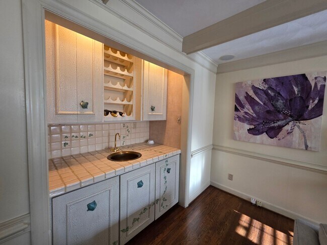 Building Photo - Ghent Square