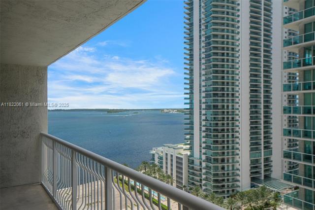 Building Photo - 1200 Brickell Bay Dr