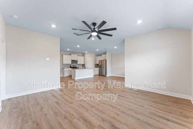 Building Photo - 1428 Redwood Crk