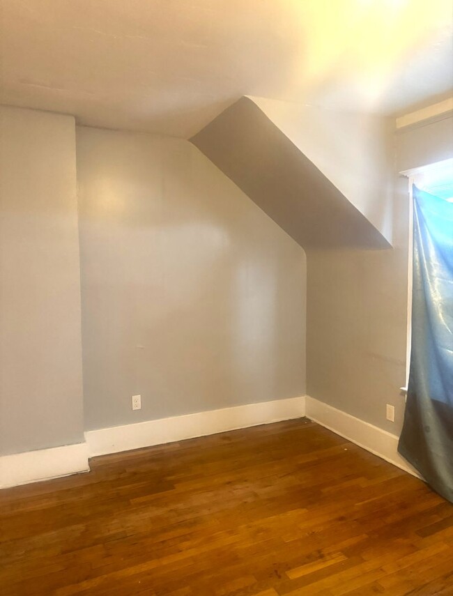 Building Photo - 3bedroom/1bath $1,100/month