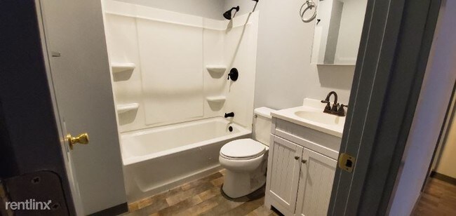 Building Photo - 2 br, 2 bath Apartment - 1318 W. 18th St. N.