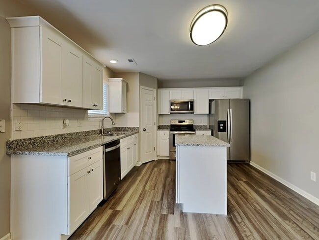 Building Photo - 802 Brantford Dr