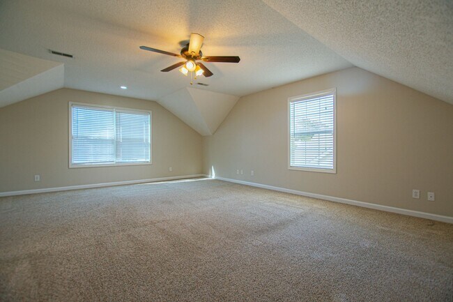 Building Photo - Pet Friendly Three Bedroom with Bonus!