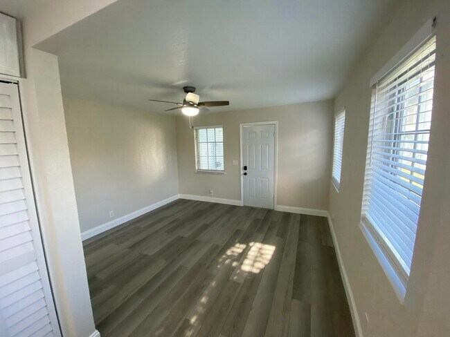 Building Photo - 10 N Palmway