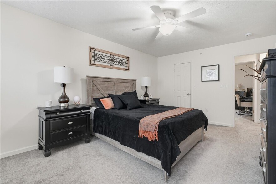 Building Photo - 1501 Canterbury Dr