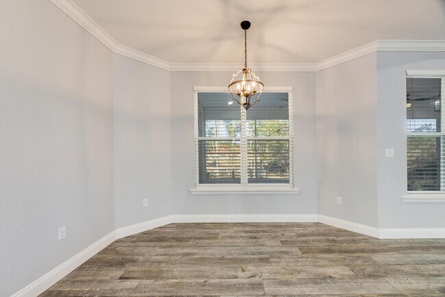 Building Photo - 1148 Sioux Cir