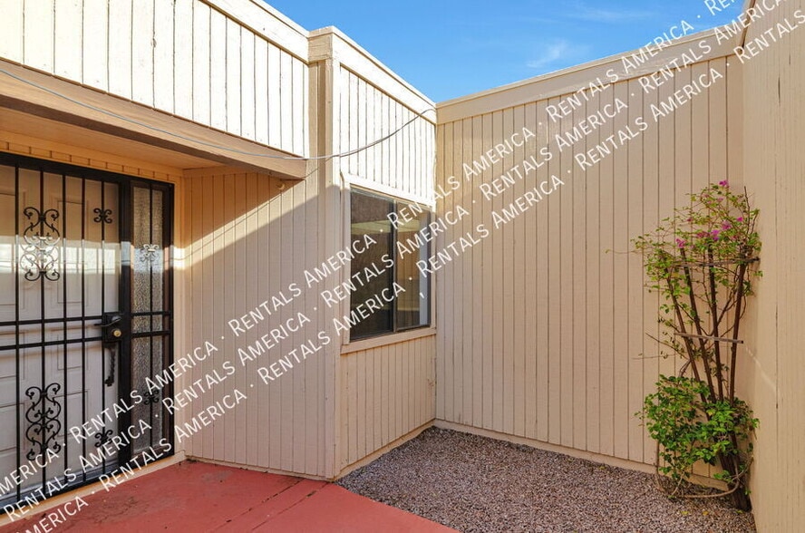 Building Photo - 5342 N Camino De La Culebra