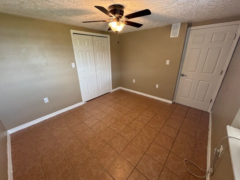 Building Photo - 1207 W Pierce St