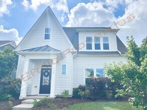 Building Photo - Lovely & Spacious 3 Bedroom, 2.5 Bathroom ...