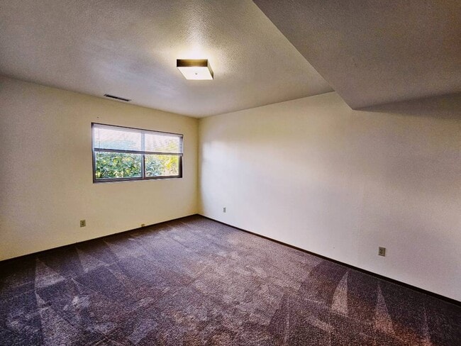 Building Photo - 4 Bed 2.5 Bath Kirkland - Lake WA Schools