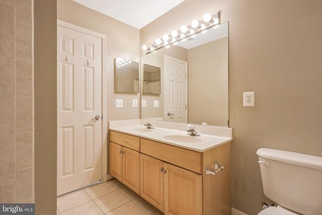 Building Photo - 5587 Governors Pond Cir