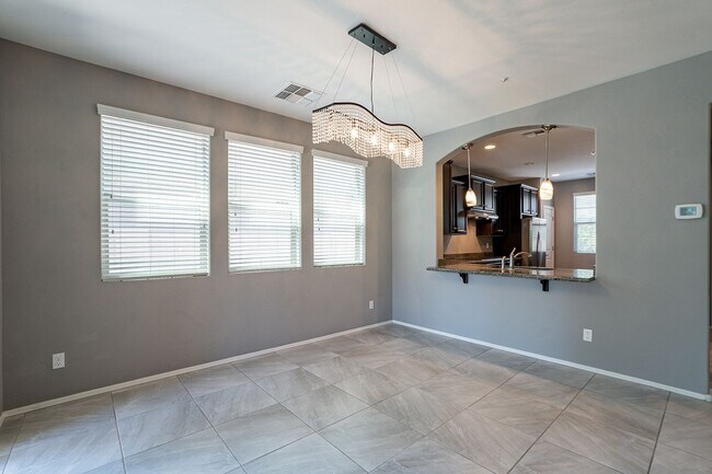Building Photo - Move In Ready! Three Bedrooms - Beautiful ...